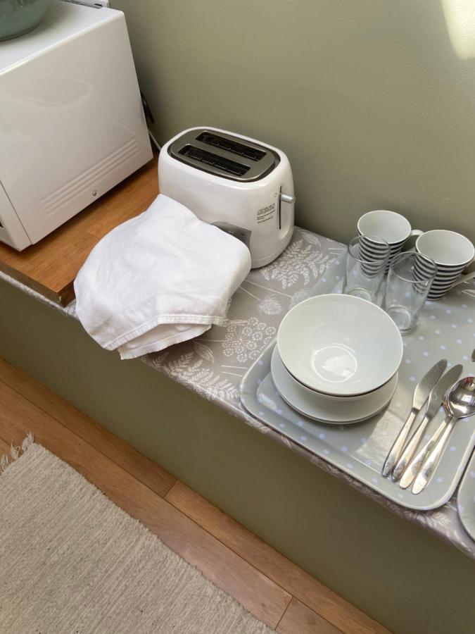 Stunning Annexe 1 Luxury Bedroom, Eating Area & Bathroom Only! Truro Dış mekan fotoğraf