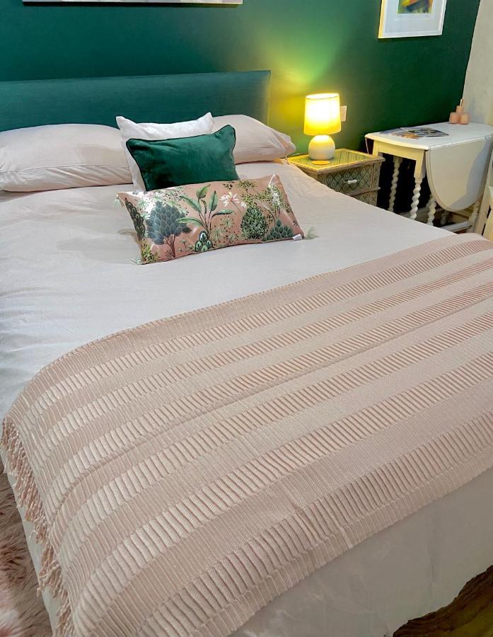 Stunning Annexe 1 Luxury Bedroom, Eating Area & Bathroom Only! Truro Dış mekan fotoğraf