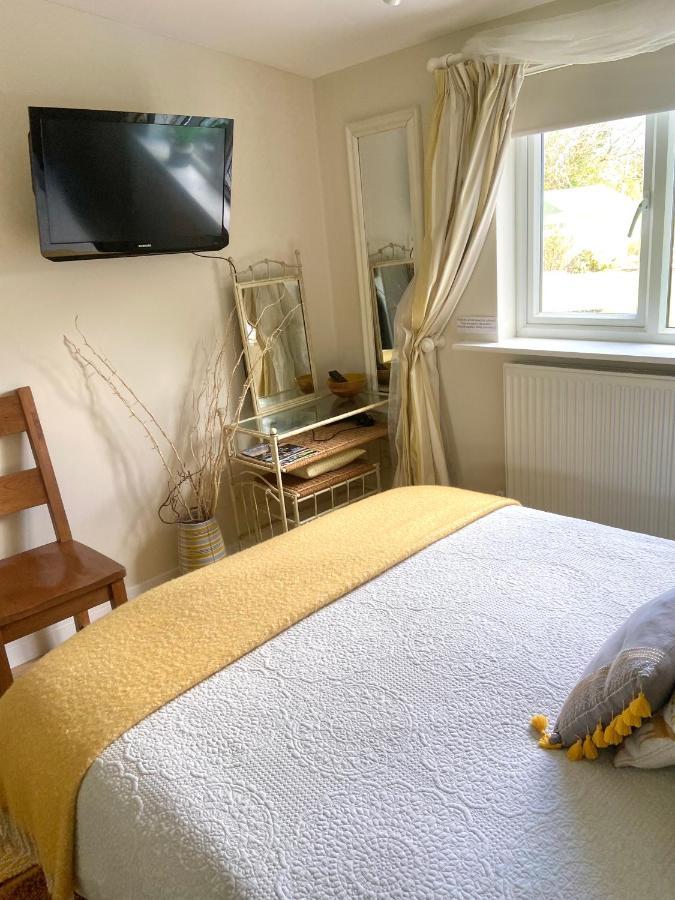 Stunning Annexe 1 Luxury Bedroom, Eating Area & Bathroom Only! Truro Dış mekan fotoğraf